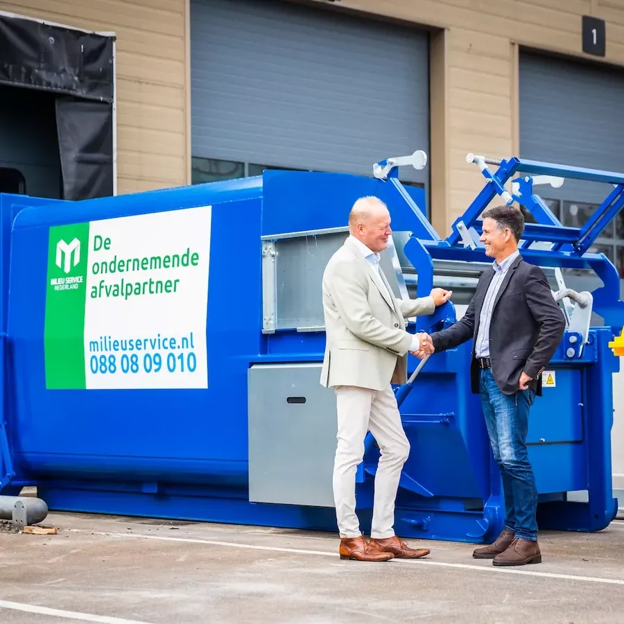 perscontainer met relatiemanager en klant