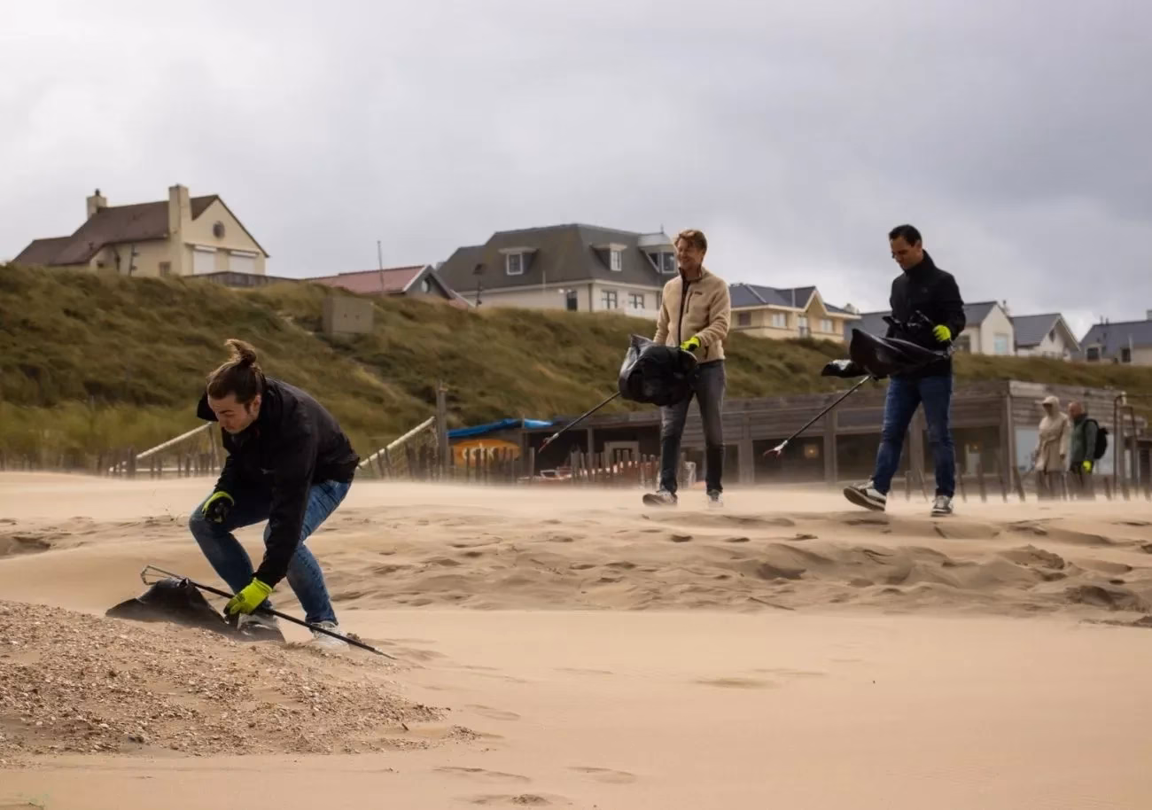 Beach cleanup zwerfafval rapen Vastgoedjournaal