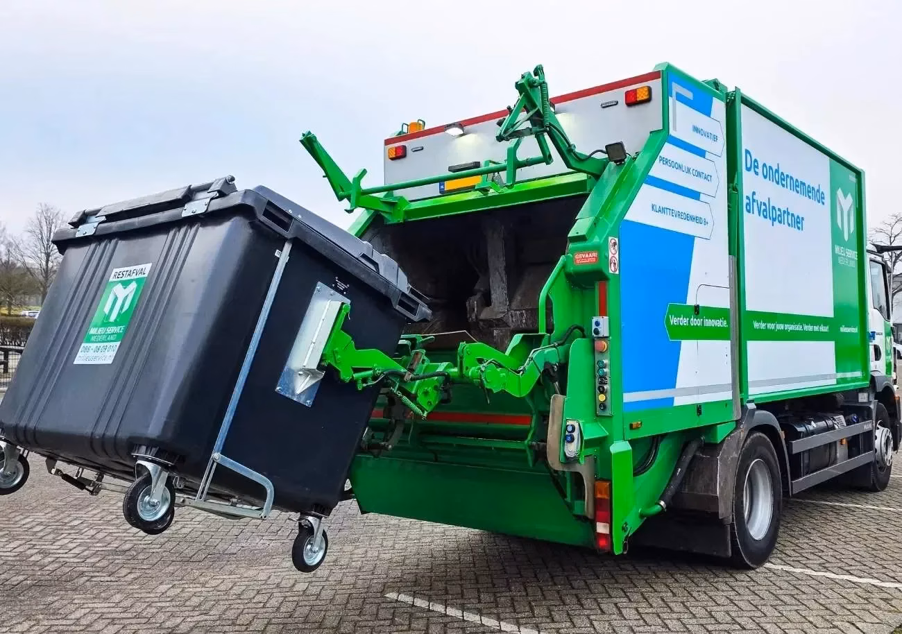 Container geleegd in kraakperswagen met AI camera