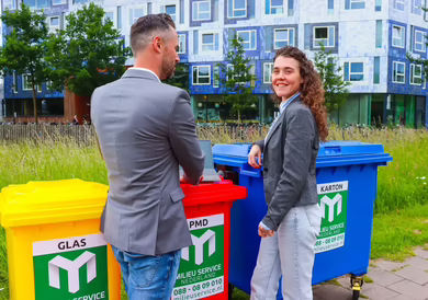 afvalwetgeving besproken door accountmanager en klant