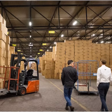 Distributiecentrum hal van Tuinmeubelshop