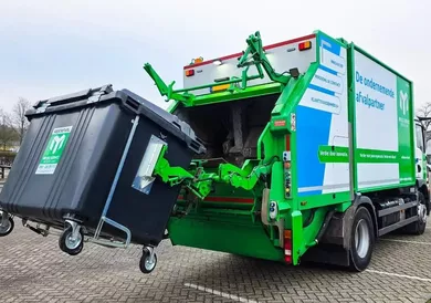 Container geleegd in kraakperswagen met AI camera