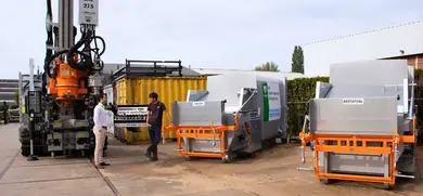 Twee perscontainers in de huisstijl kleuren van Royal Eijkelkamp