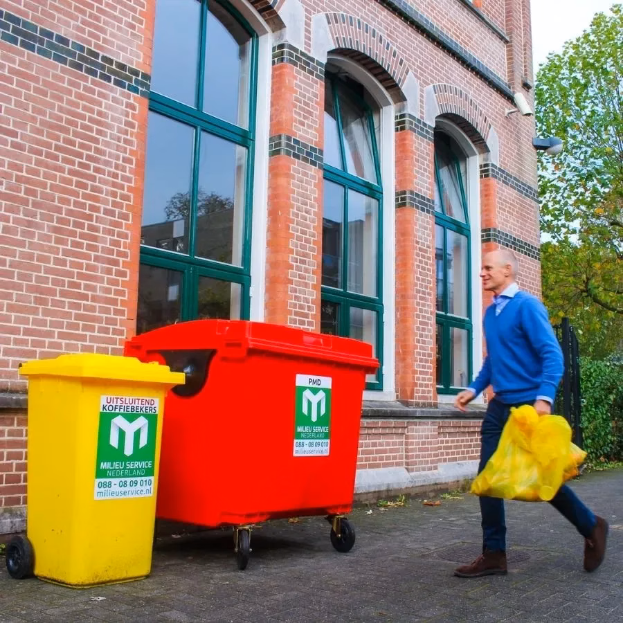 Afval bedrijven Nederland - rolcontainers PMD en koffiebekers