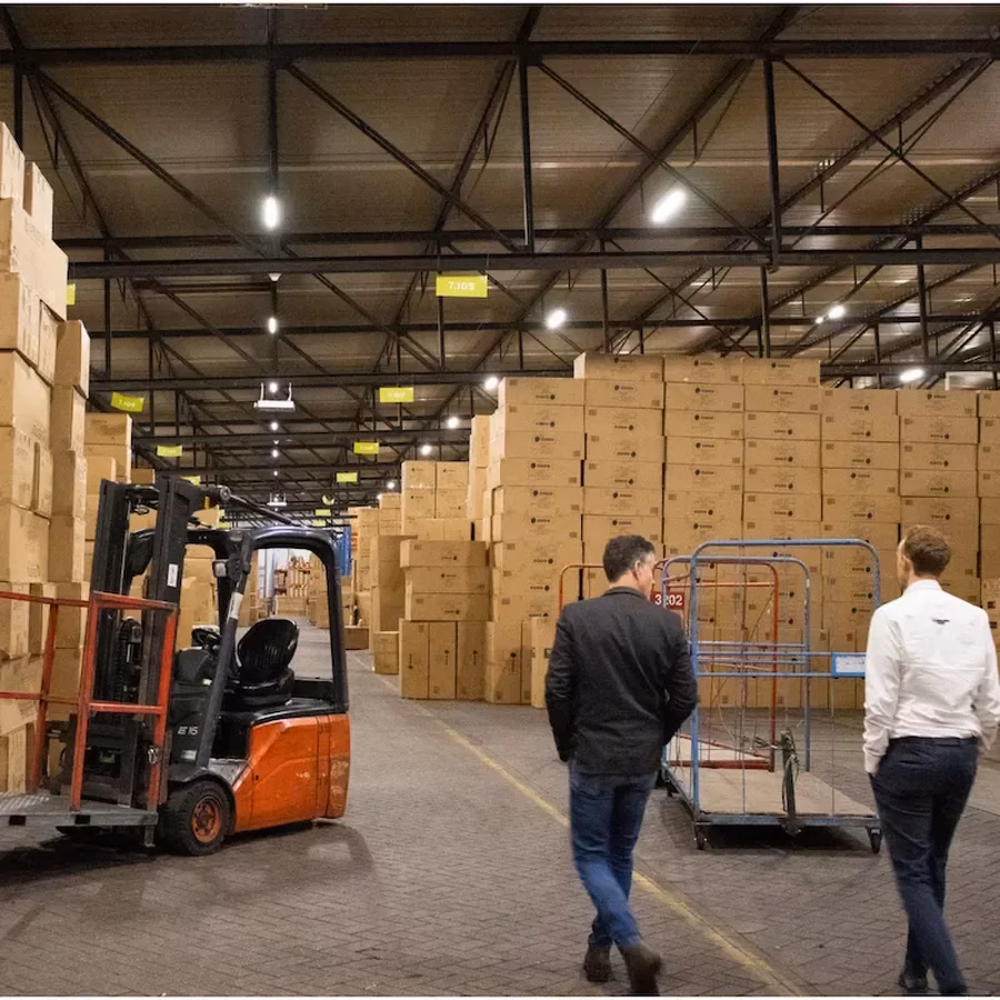 Distributiecentrum hal van Tuinmeubelshop