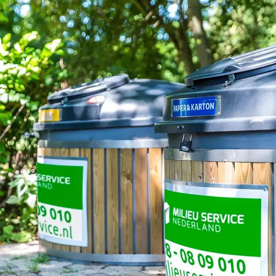 Ondergrondse container van de afvalstroom papier en karton
