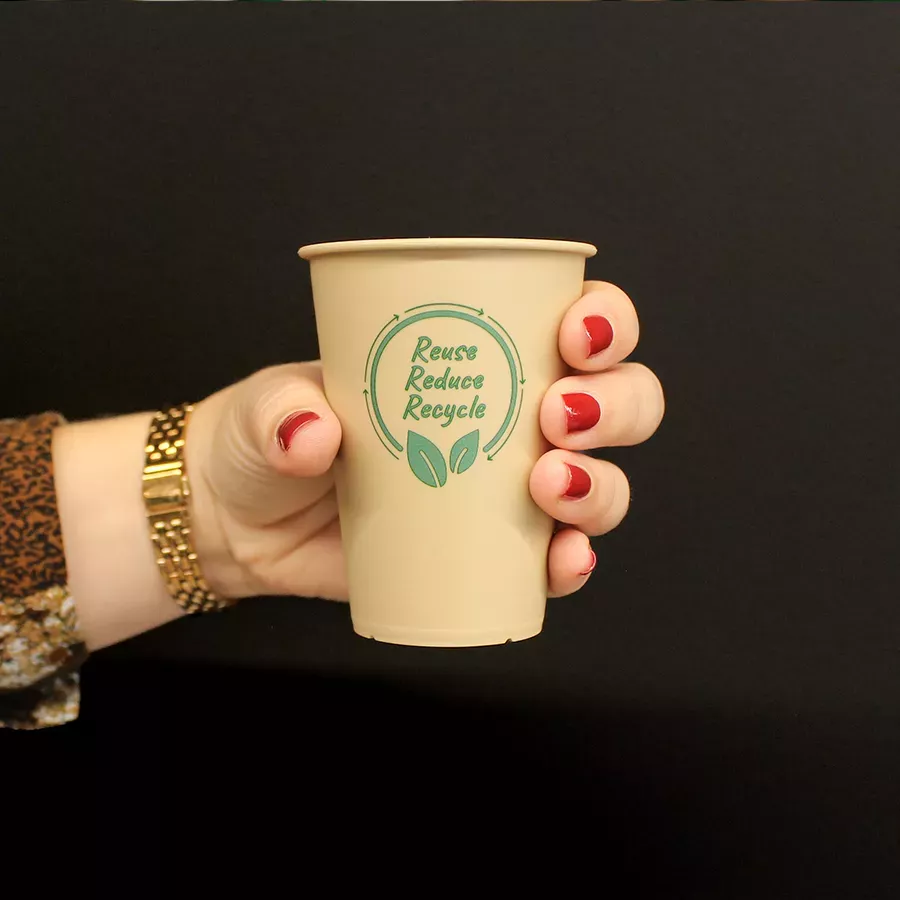 Hard cup koffiebeker hand