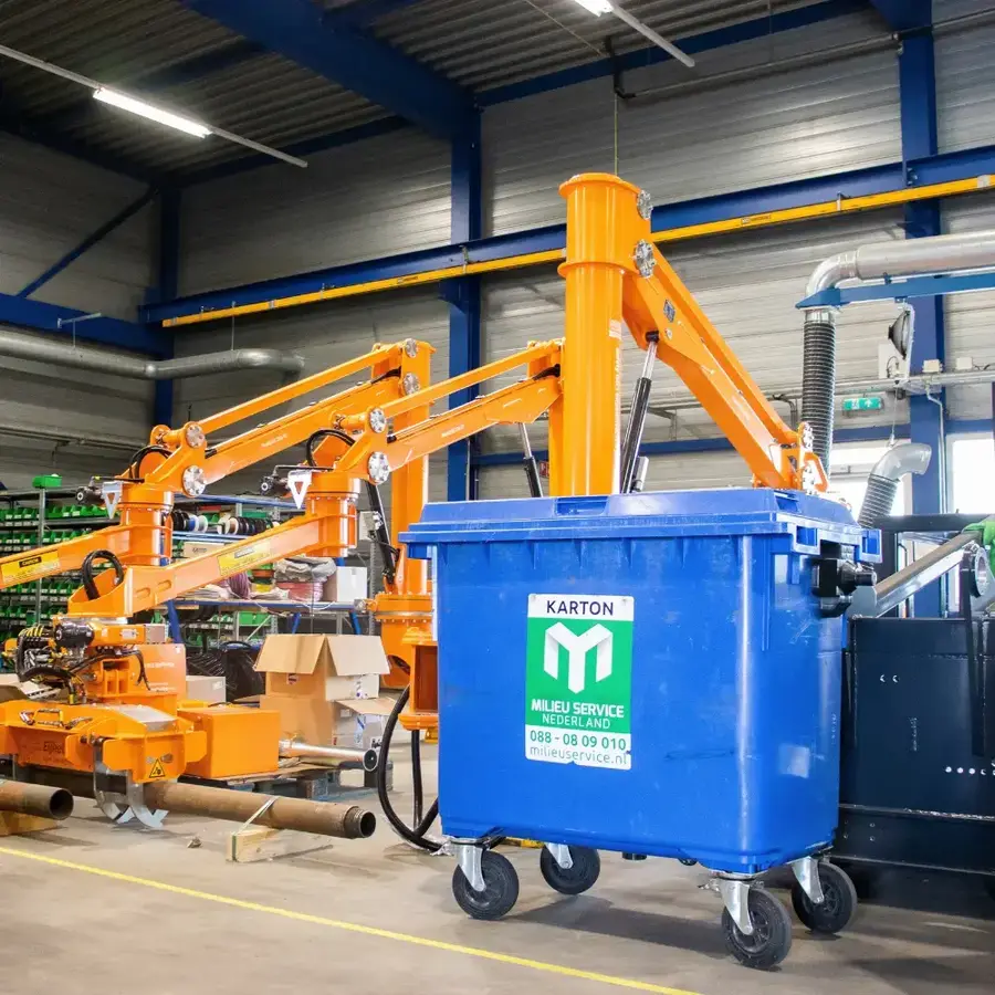 Karton rolcontainer bij klant Royal Eijkelkamp.